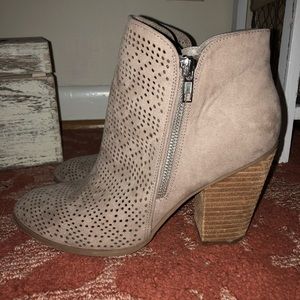 BEIGE BOOTIES
